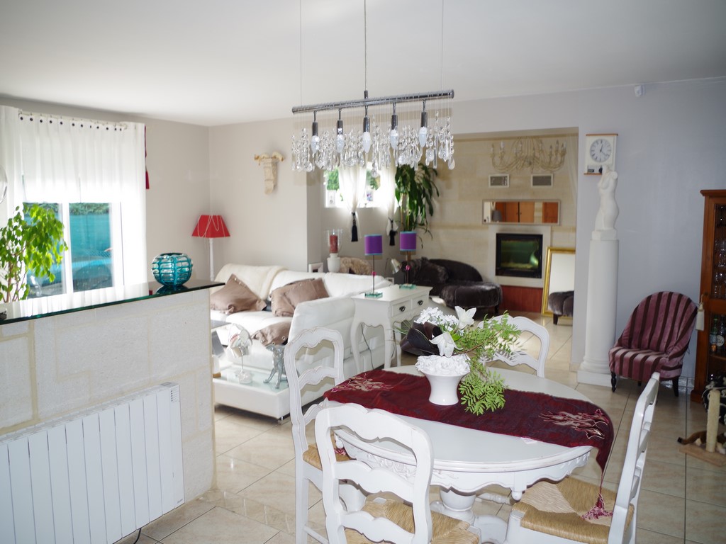 Maison 122m², 4 chambres sur  870m² avec piscine CESTAS bourg